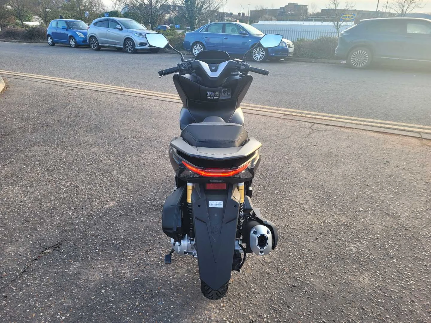 Vehicle image 4