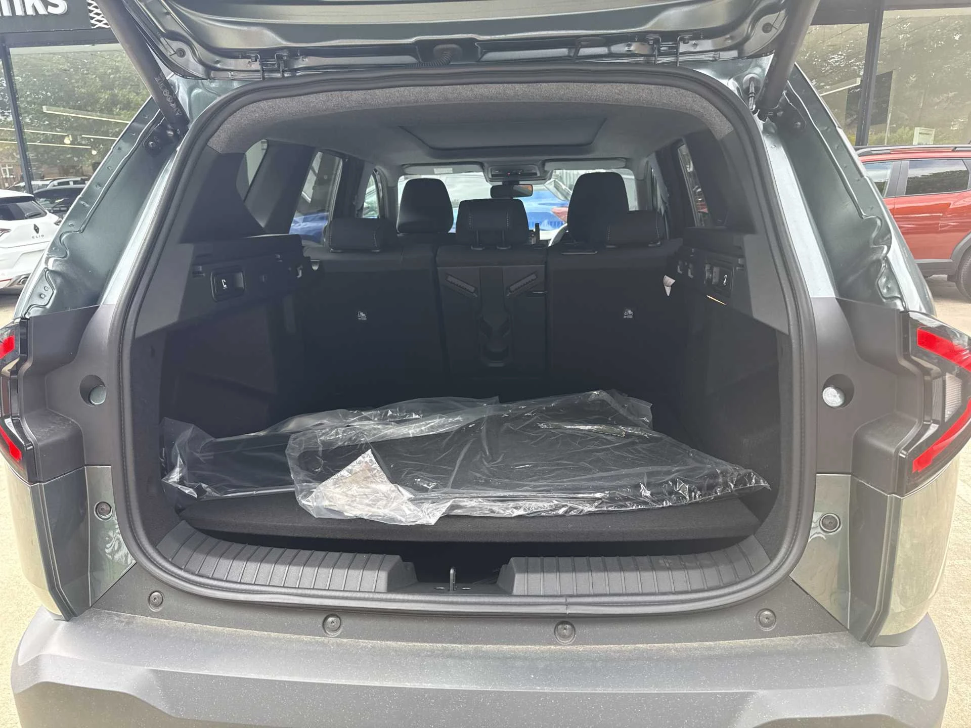 Vehicle image 7