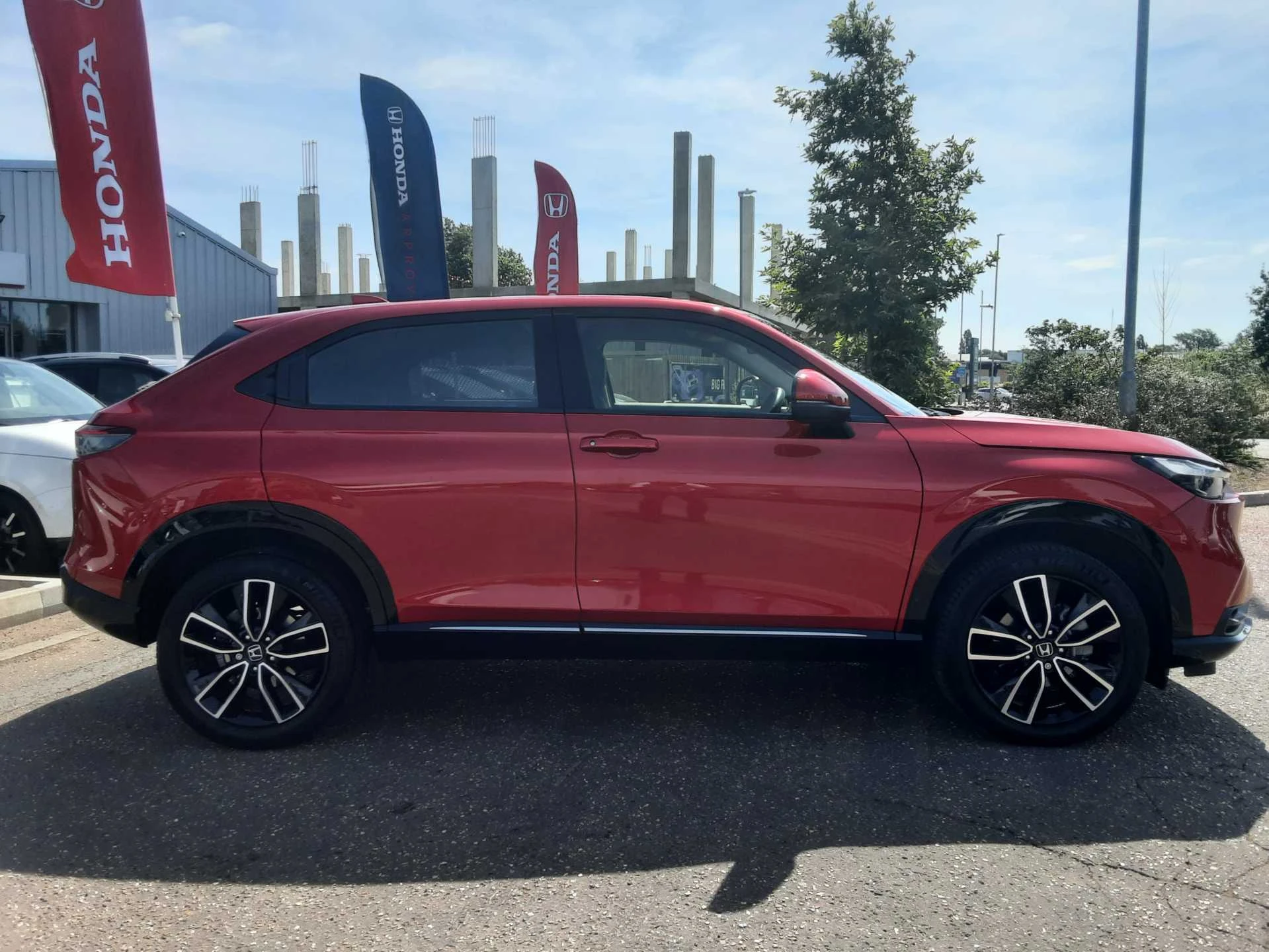 Vehicle image 4