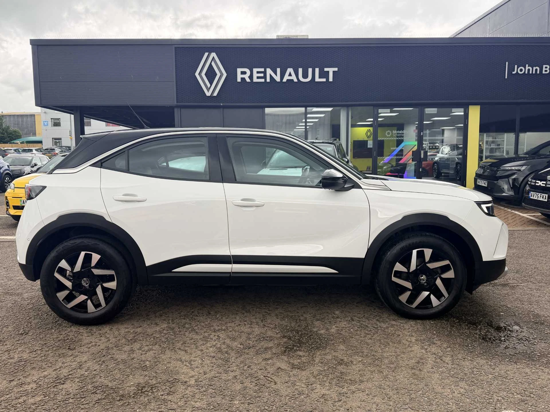 Vehicle image 5