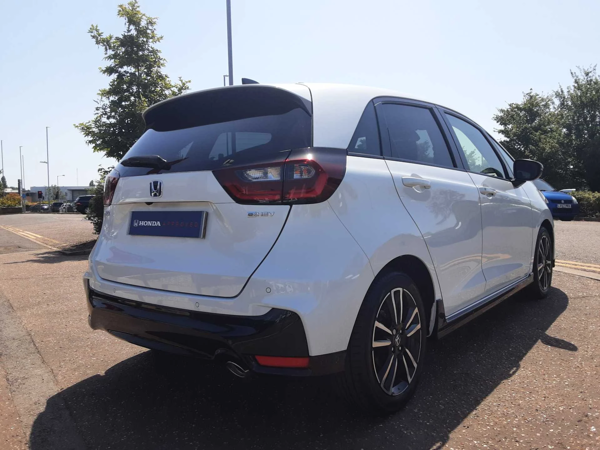 Vehicle image 6