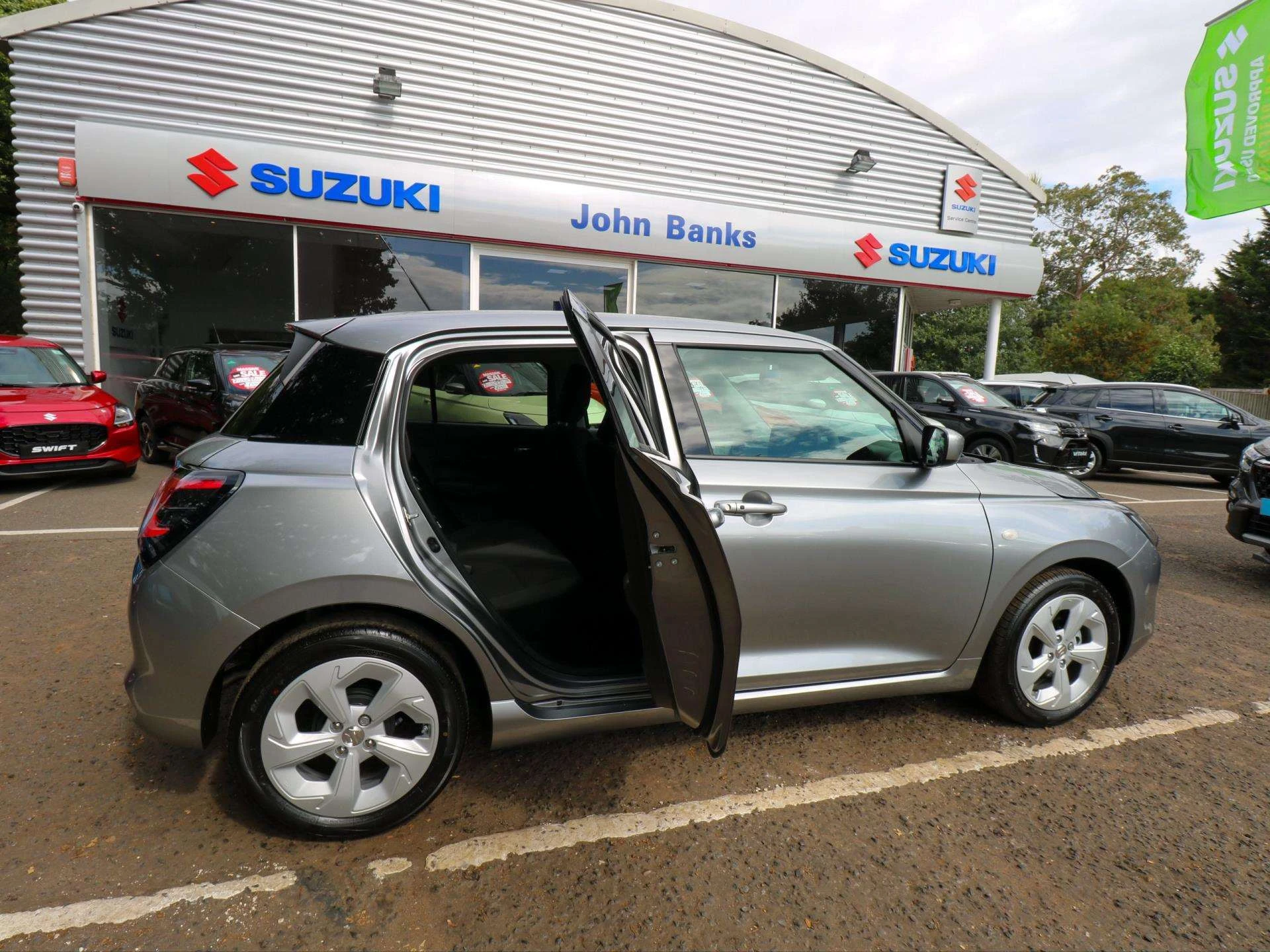 Vehicle image 4
