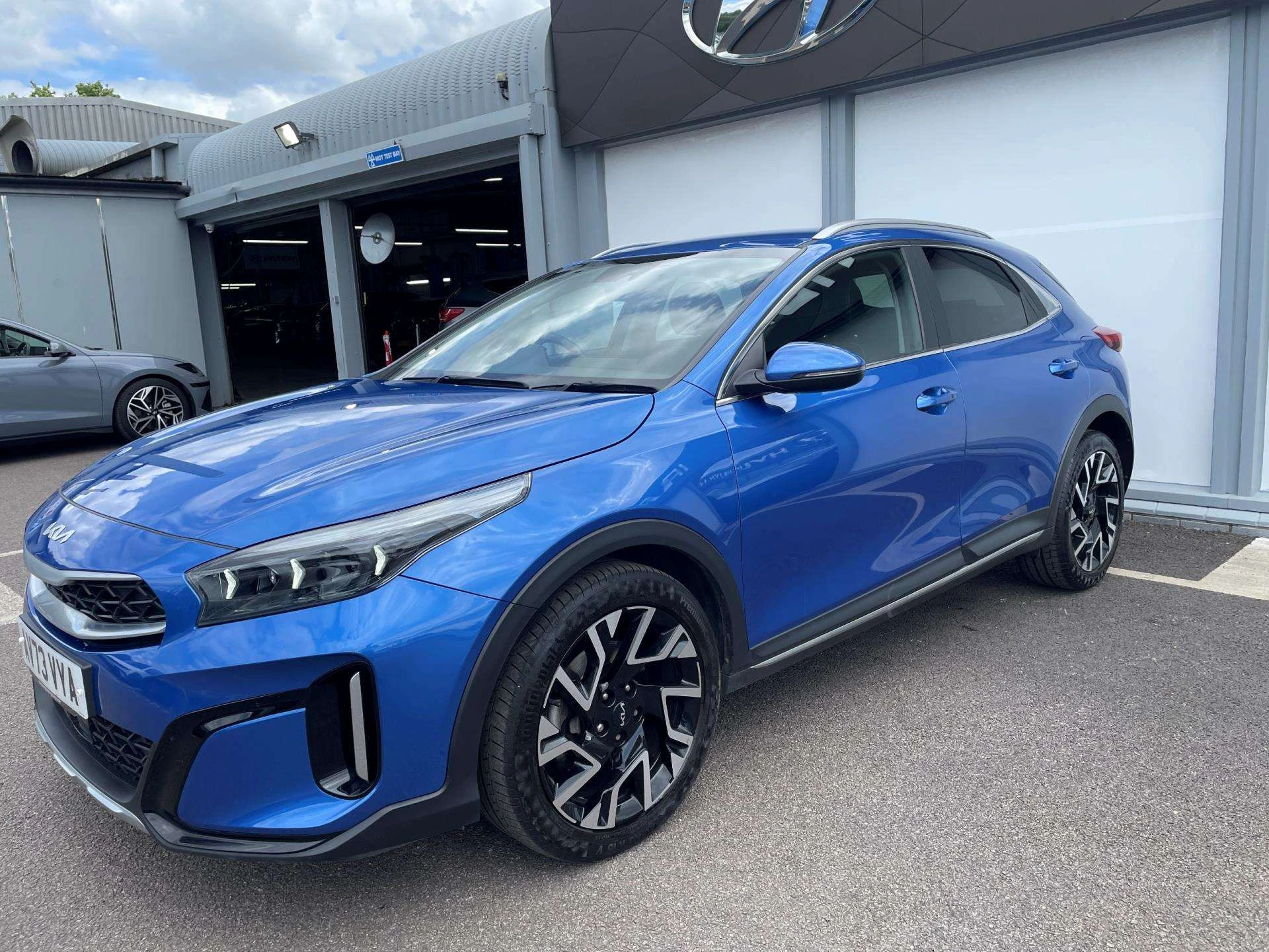 Vehicle image 6