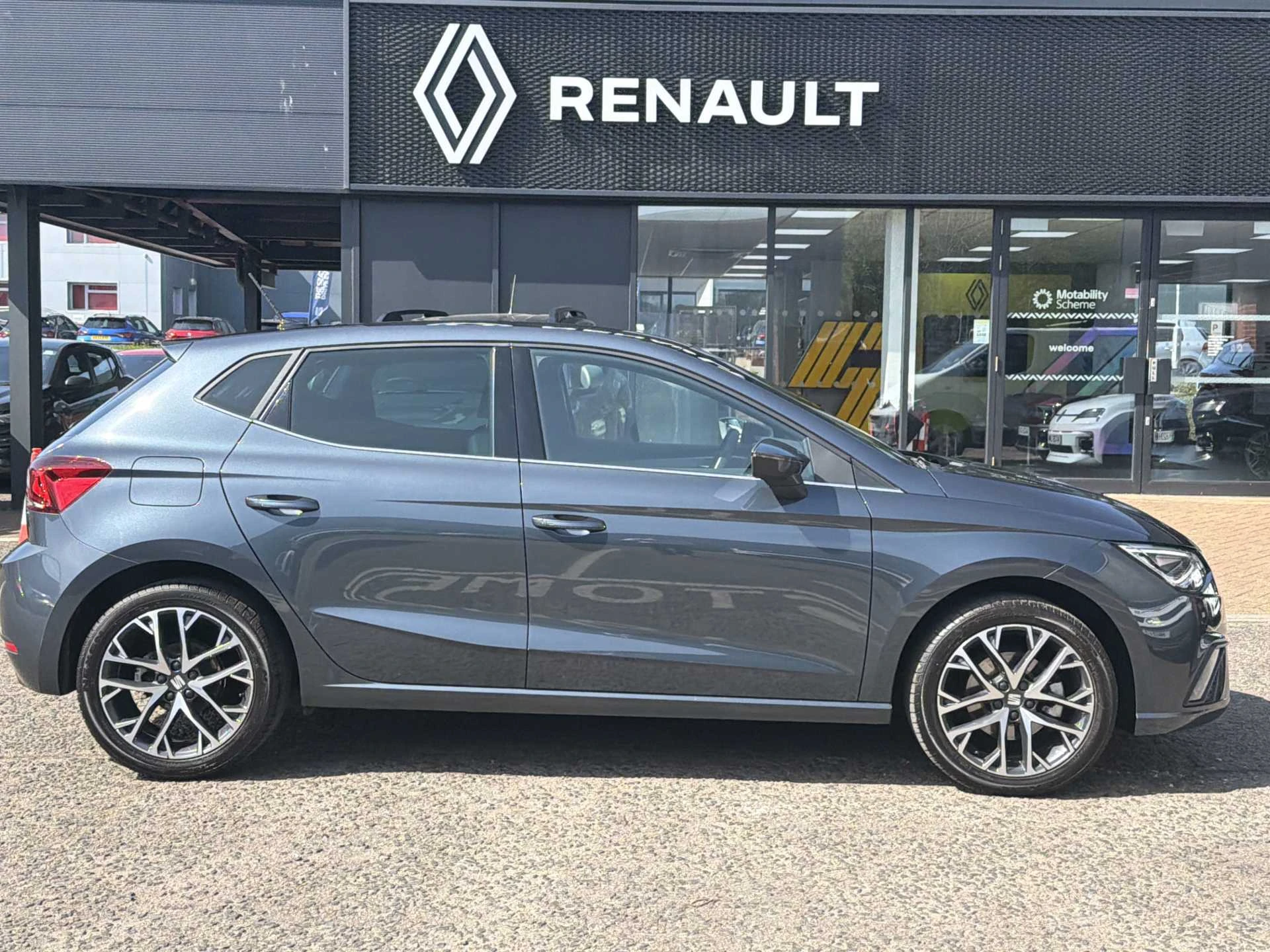 Vehicle image 5