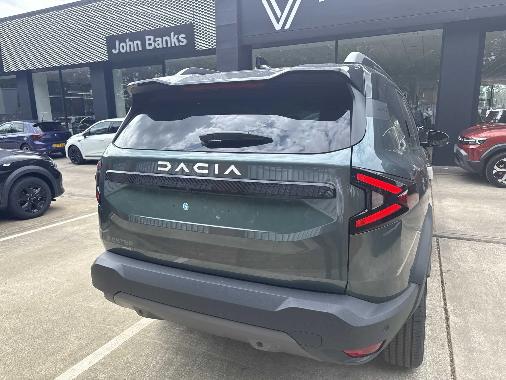 Vehicle image 6