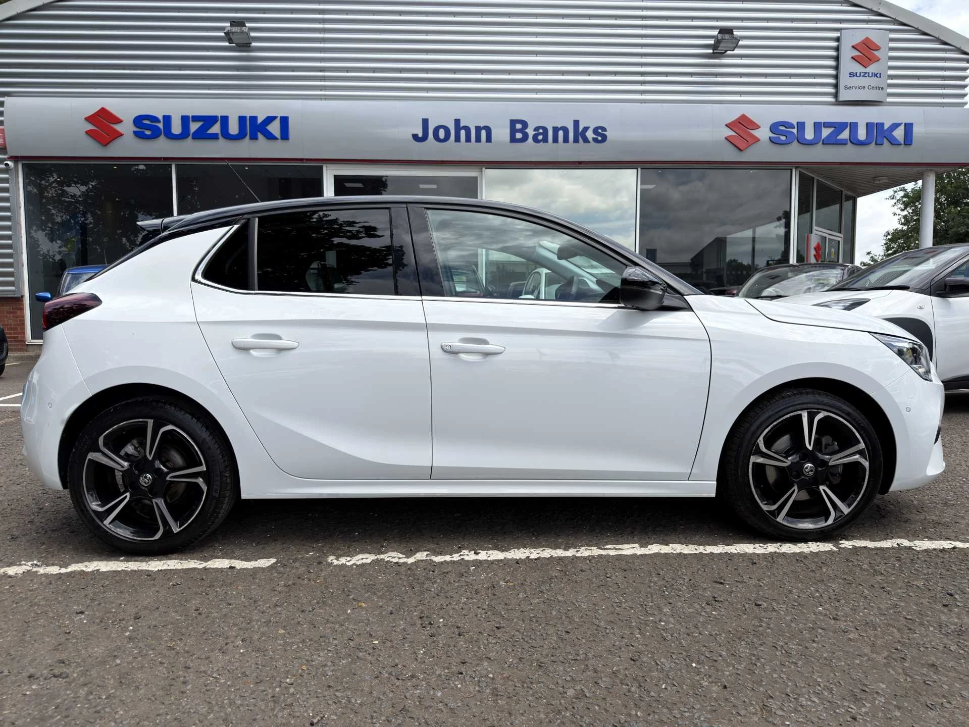 Vehicle image 5