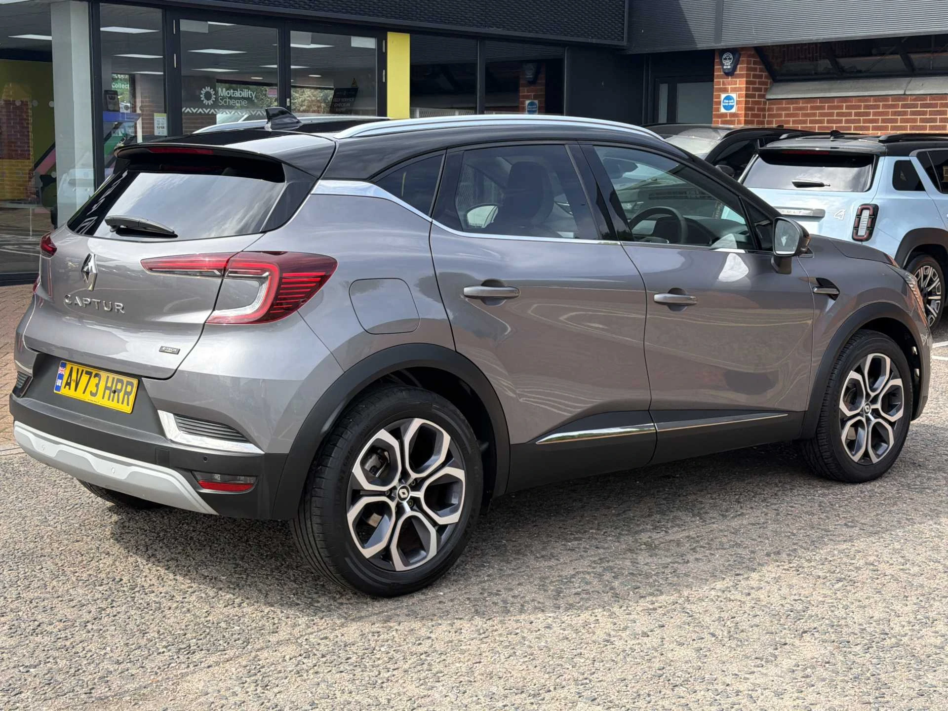 Vehicle image 4