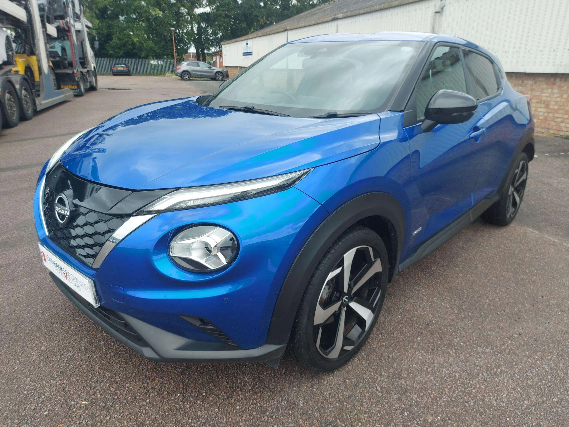 Vehicle image 3