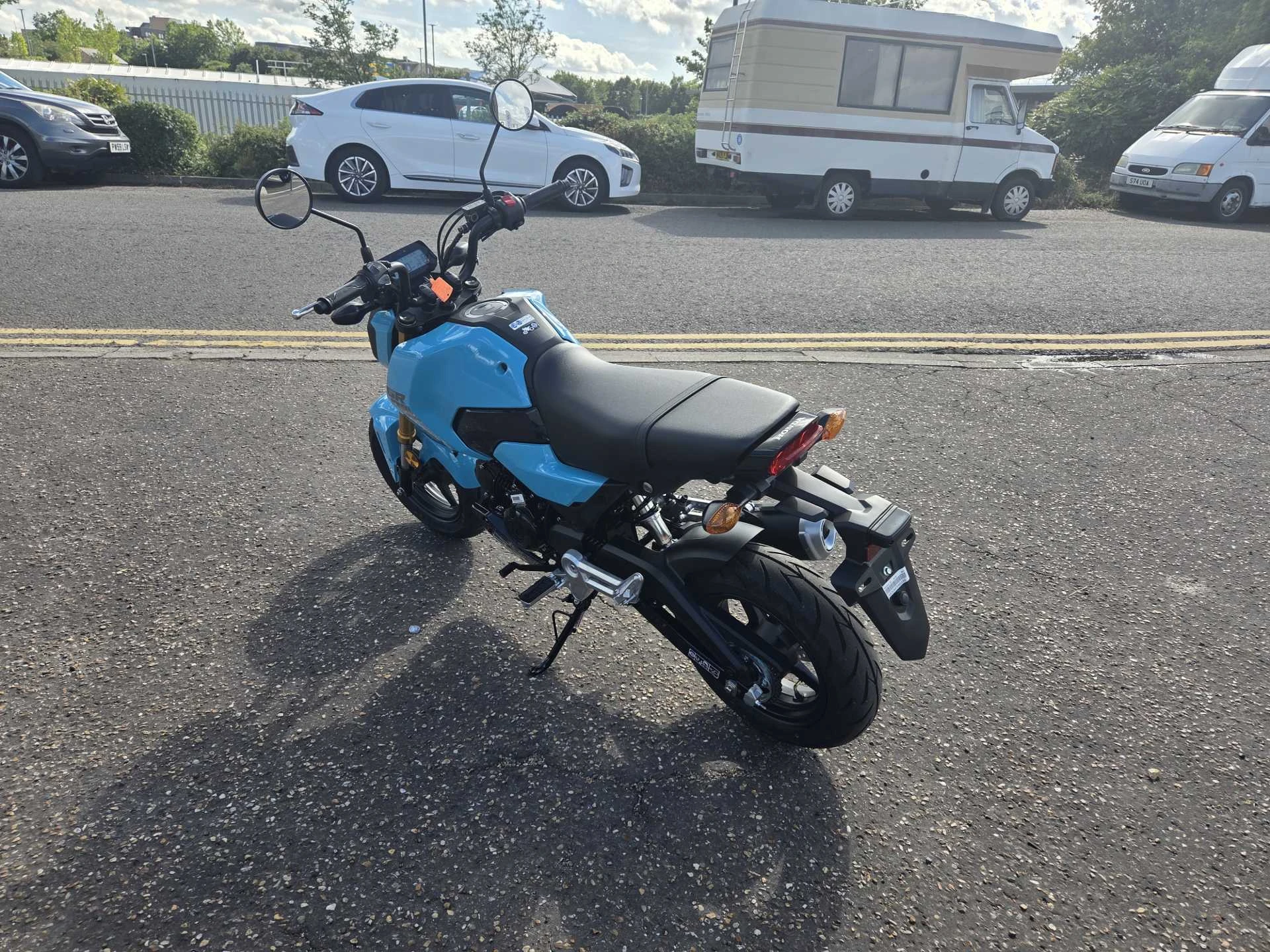 Vehicle image 5