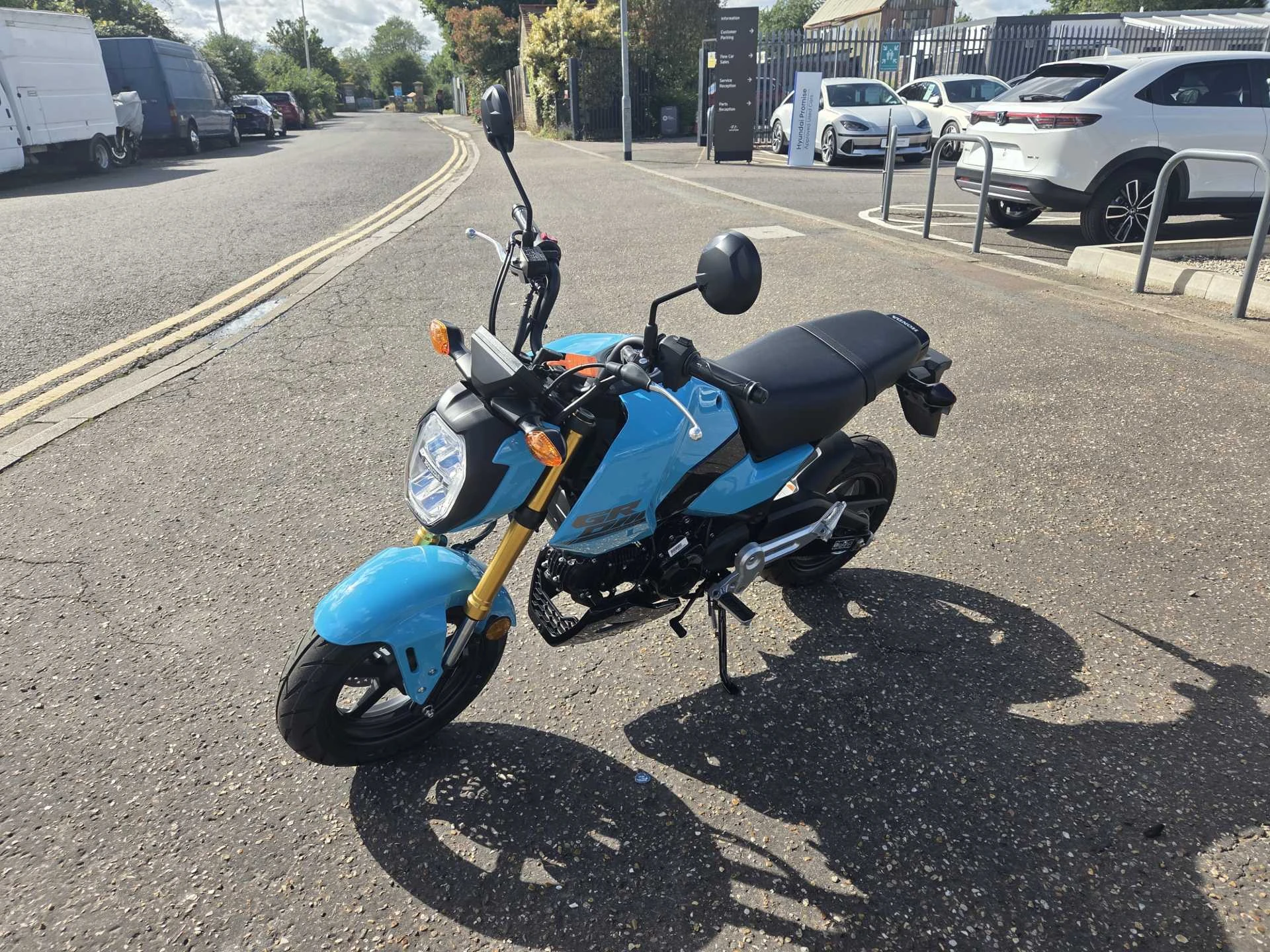 Vehicle image 7