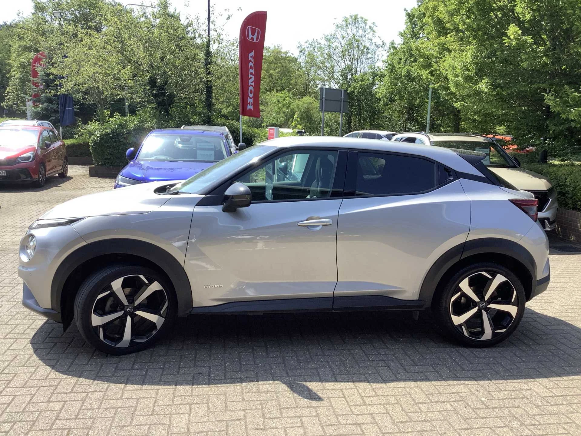 Vehicle image 4