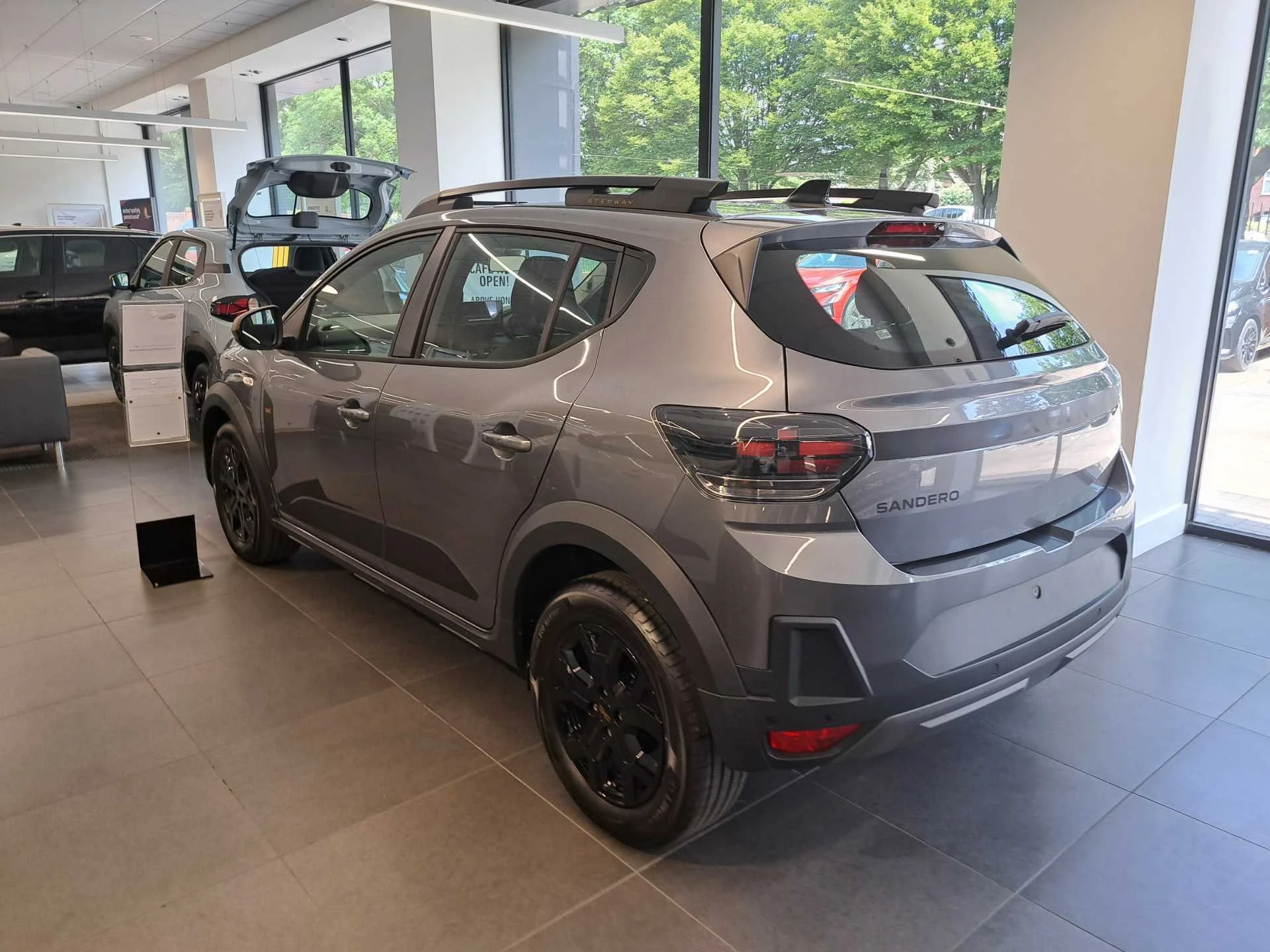 Vehicle image 5