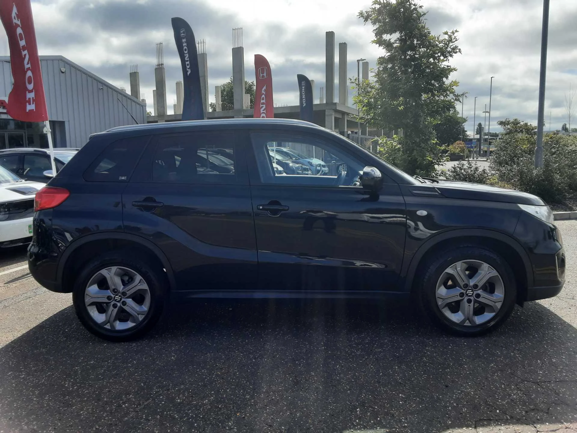 Vehicle image 5