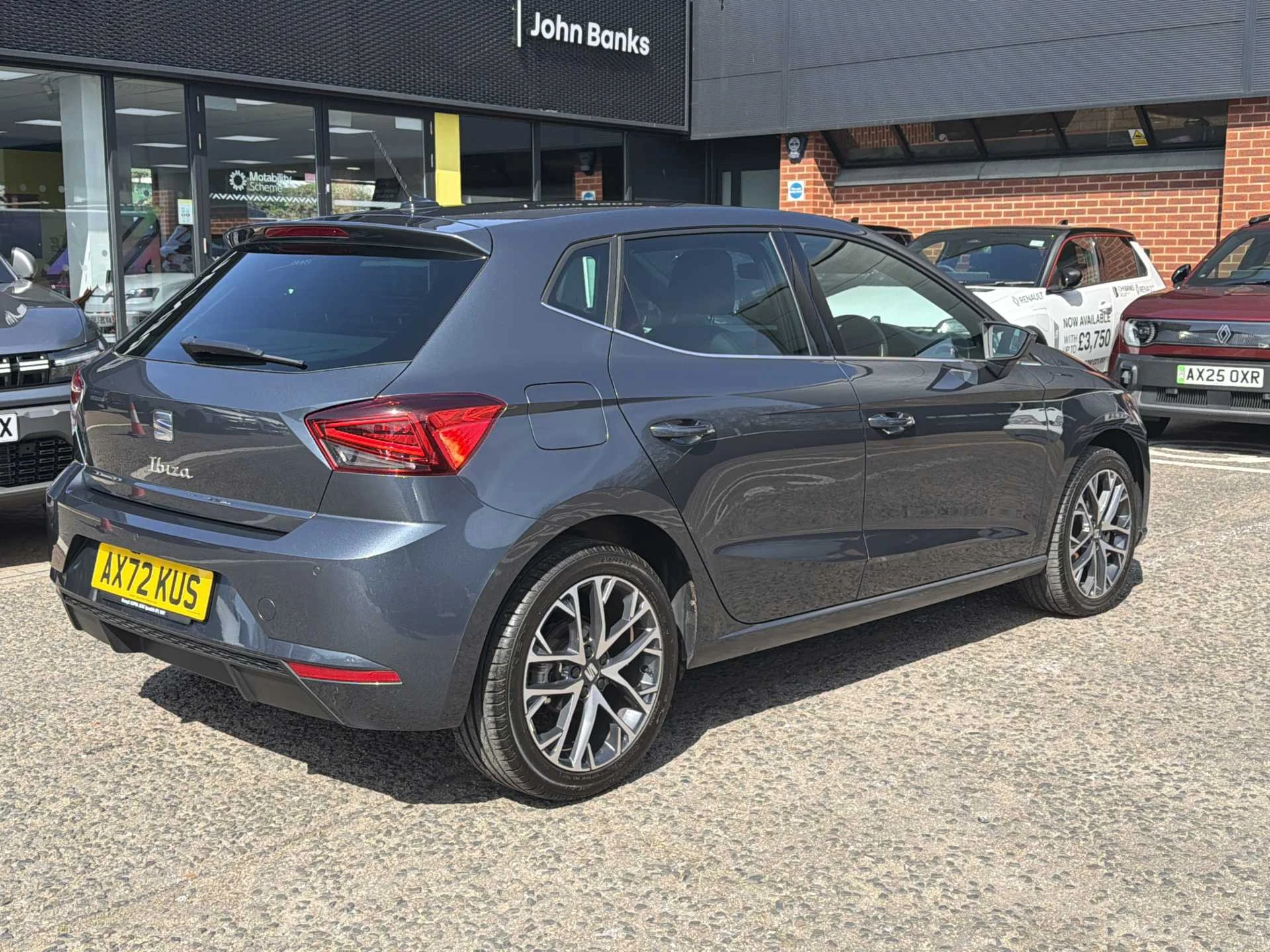 Vehicle image 4
