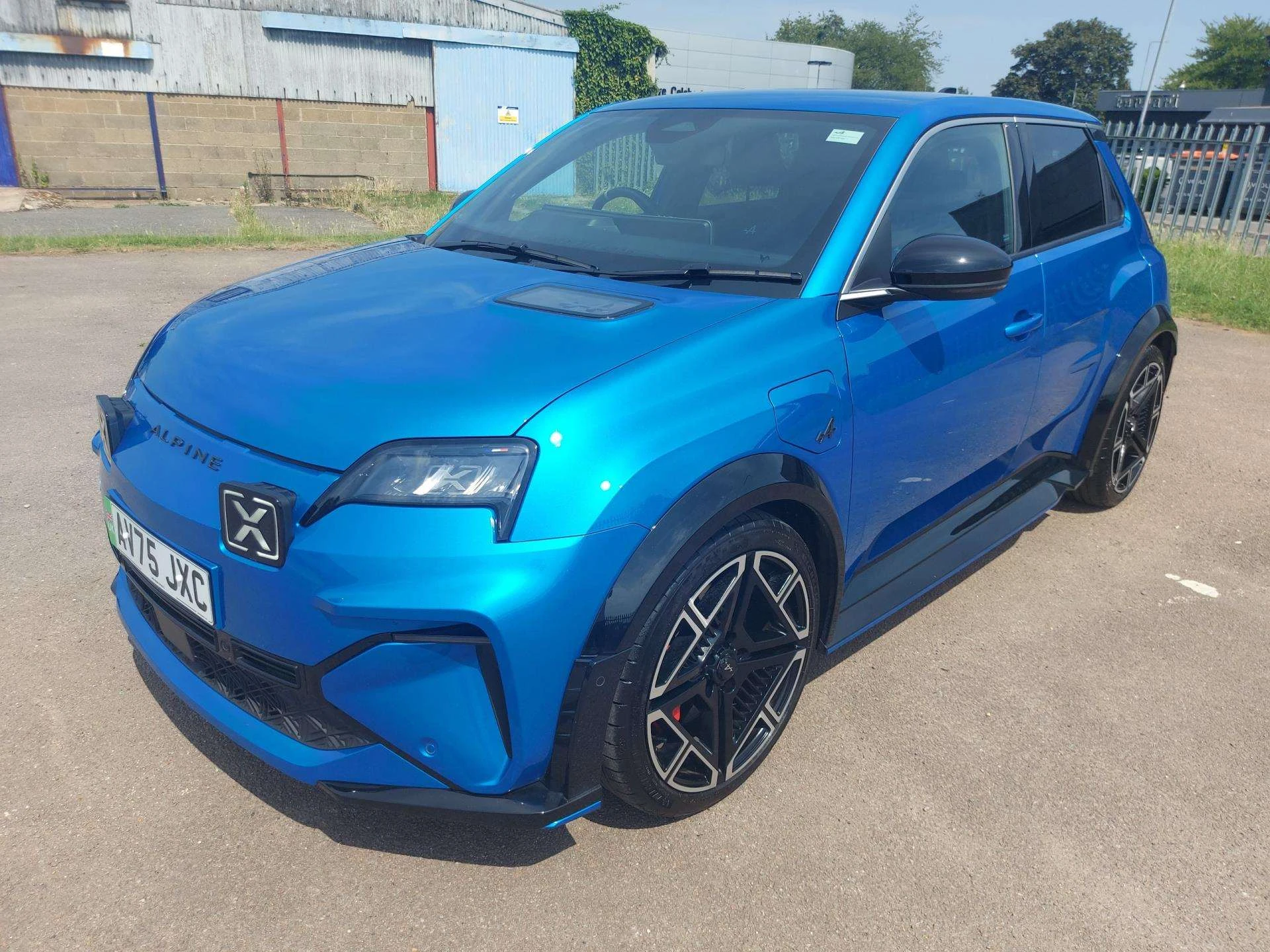 Vehicle image 4