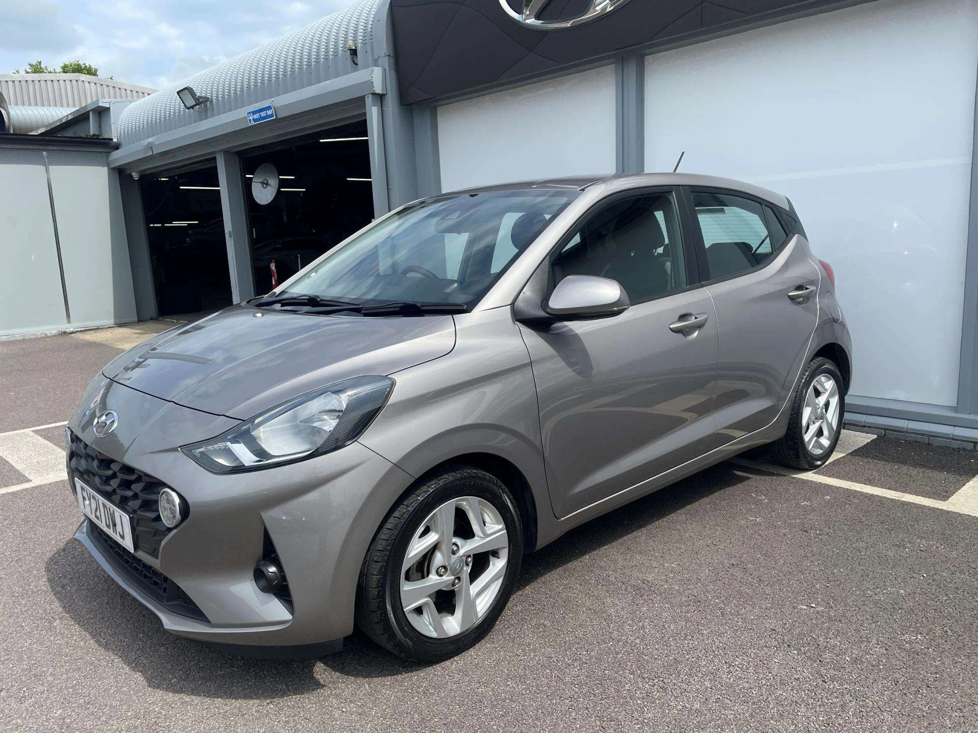 Vehicle image 6