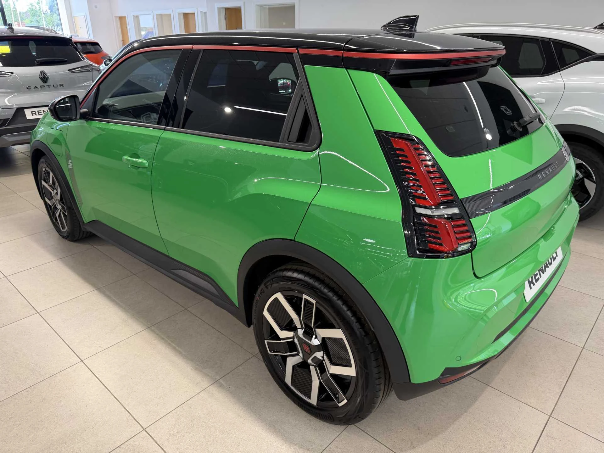 Vehicle image 4