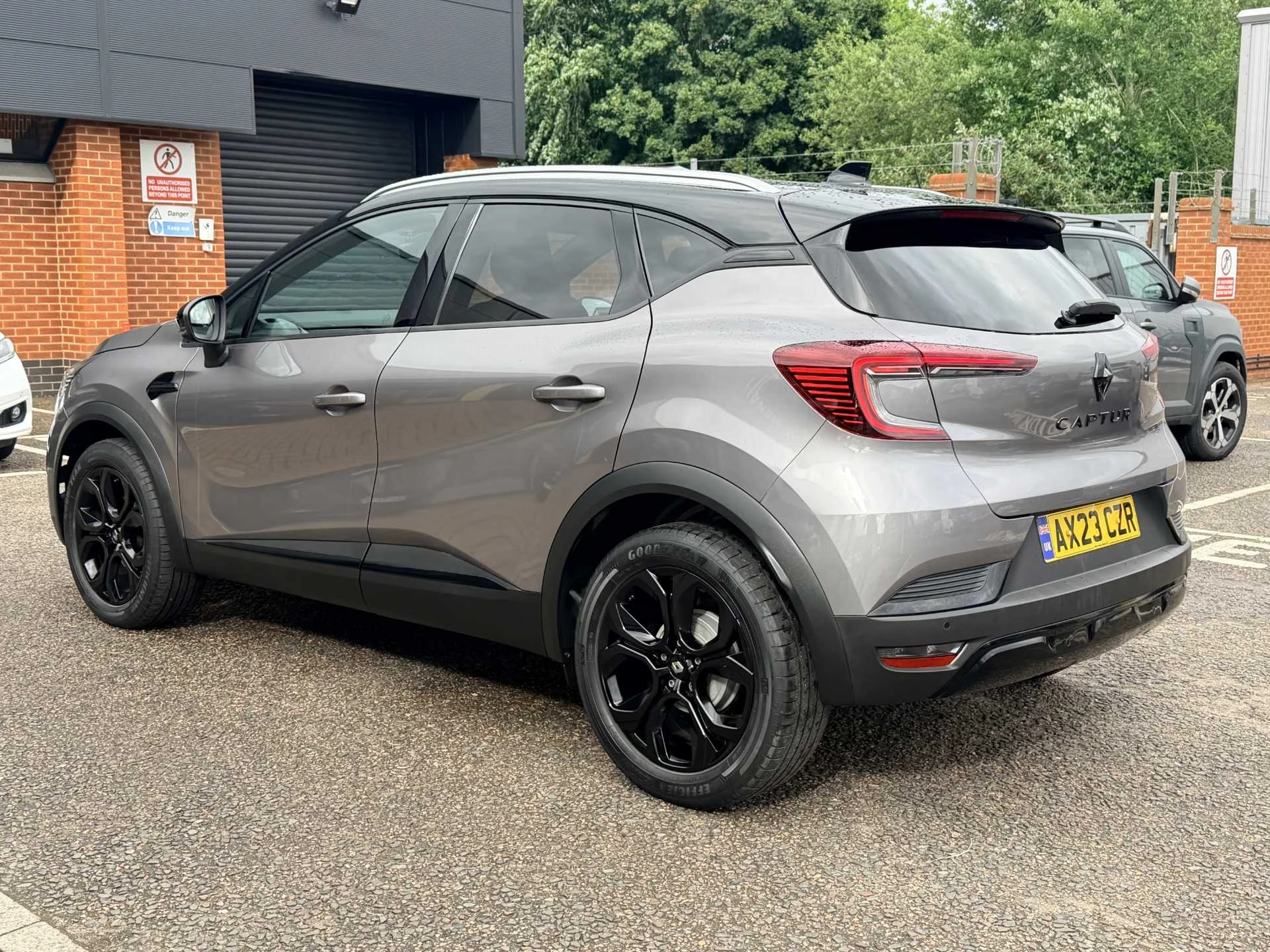 Vehicle image 3