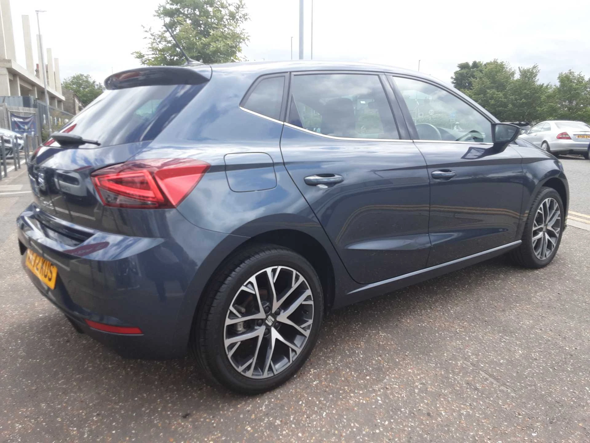 Vehicle image 5