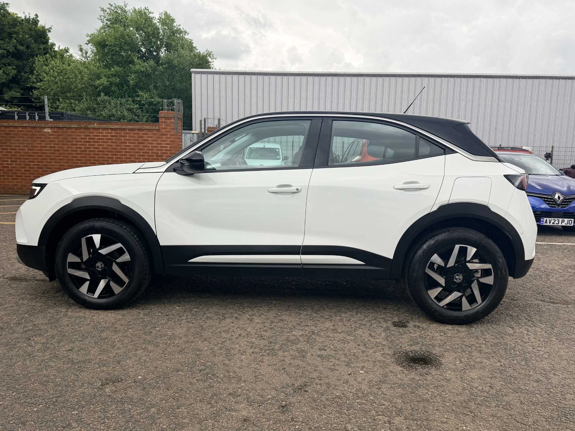Vehicle image 7
