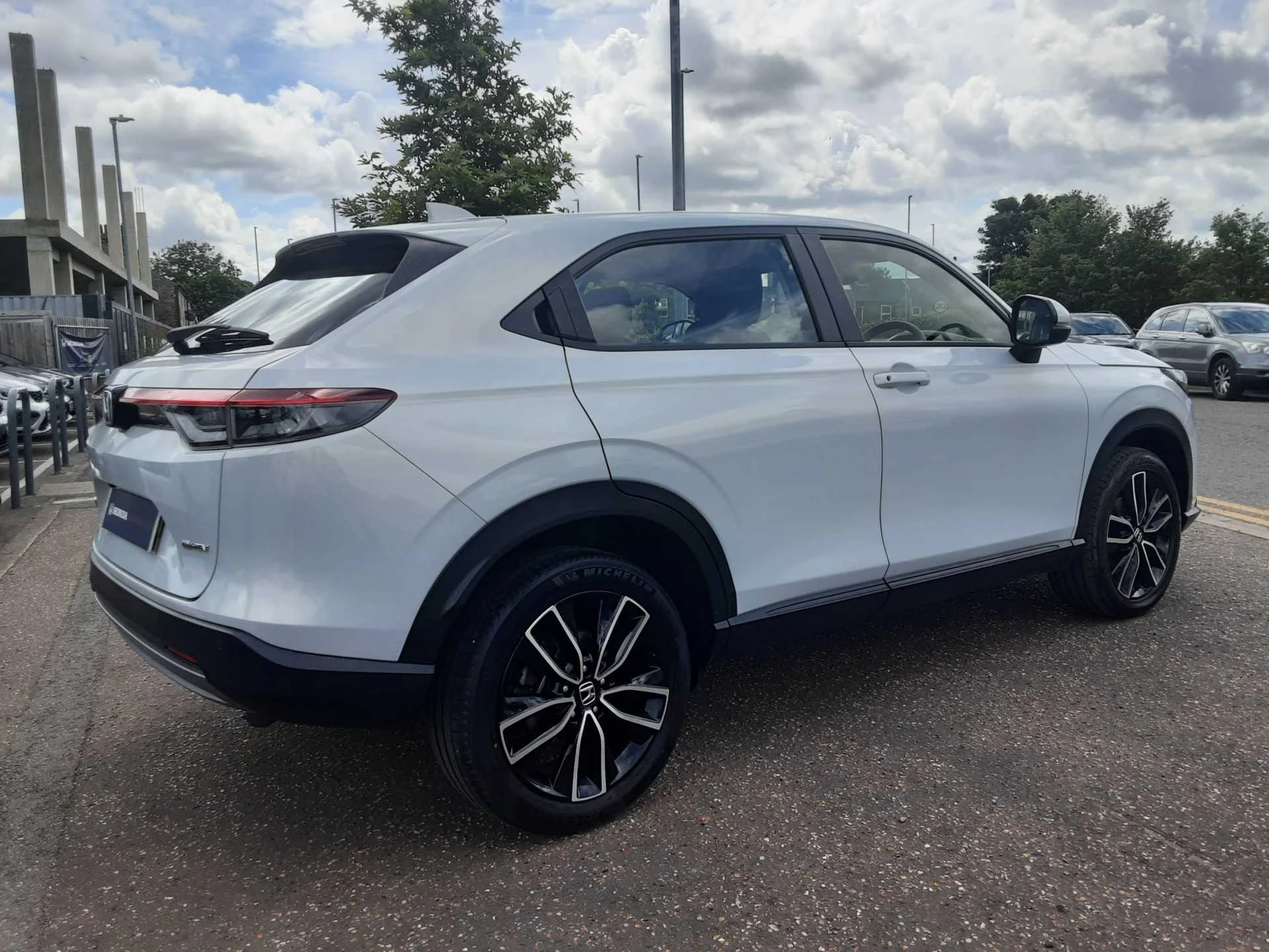 Vehicle image 6