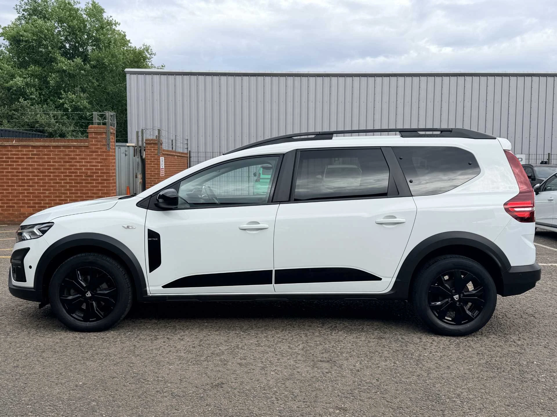 Vehicle image 7