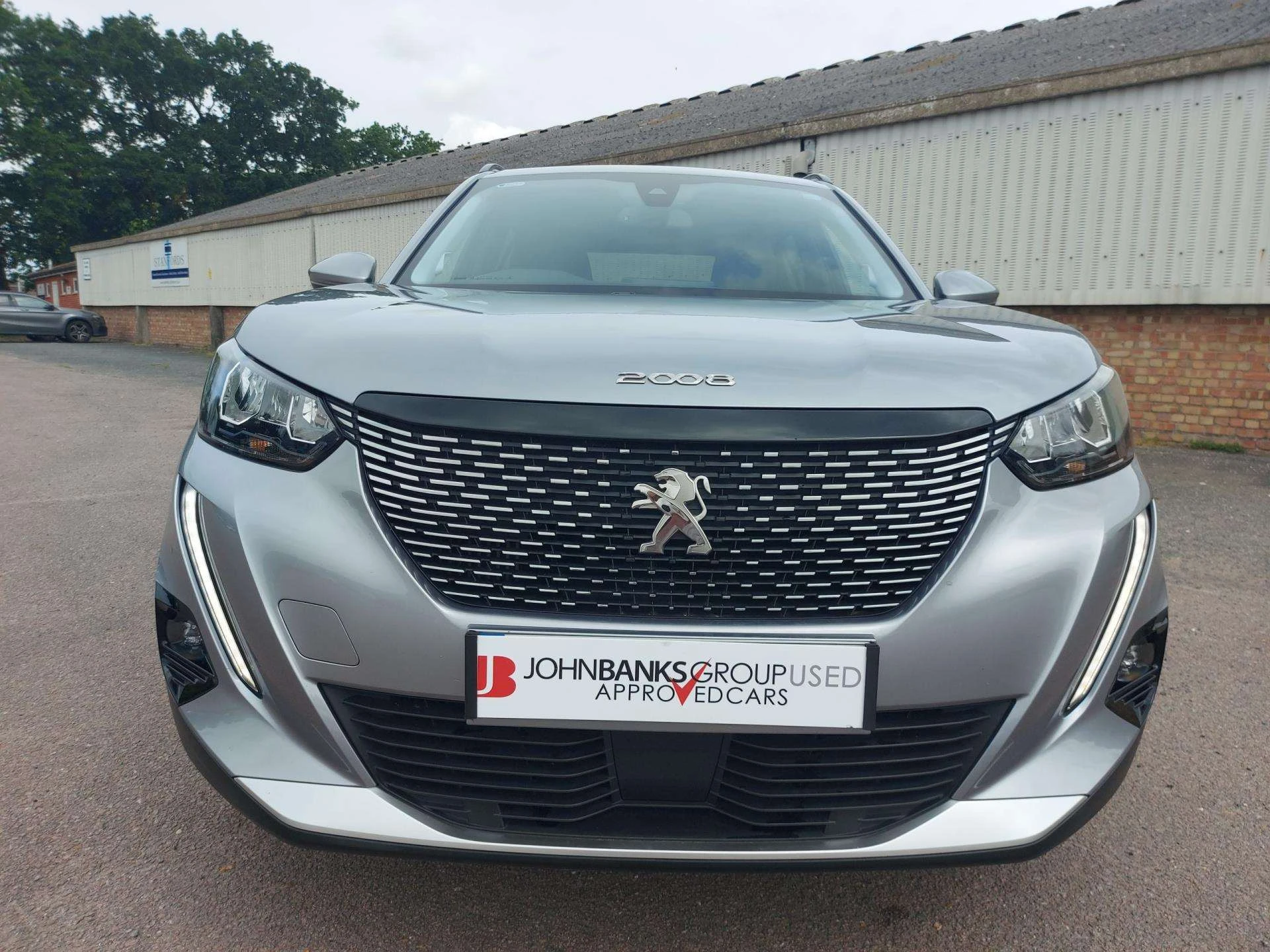 Vehicle image 6