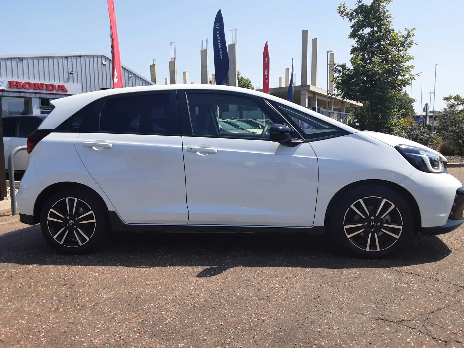 Vehicle image 4