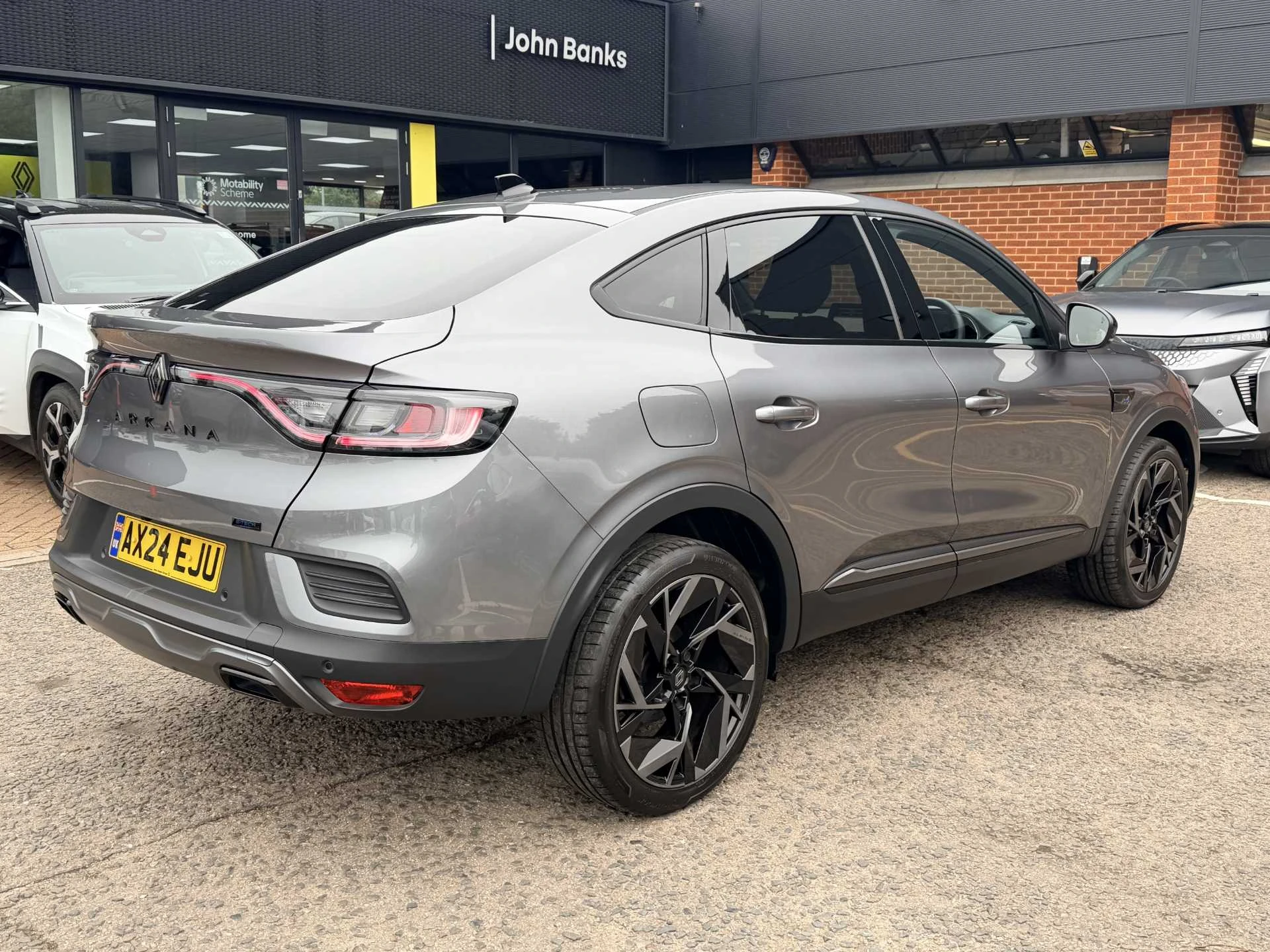 Vehicle image 4