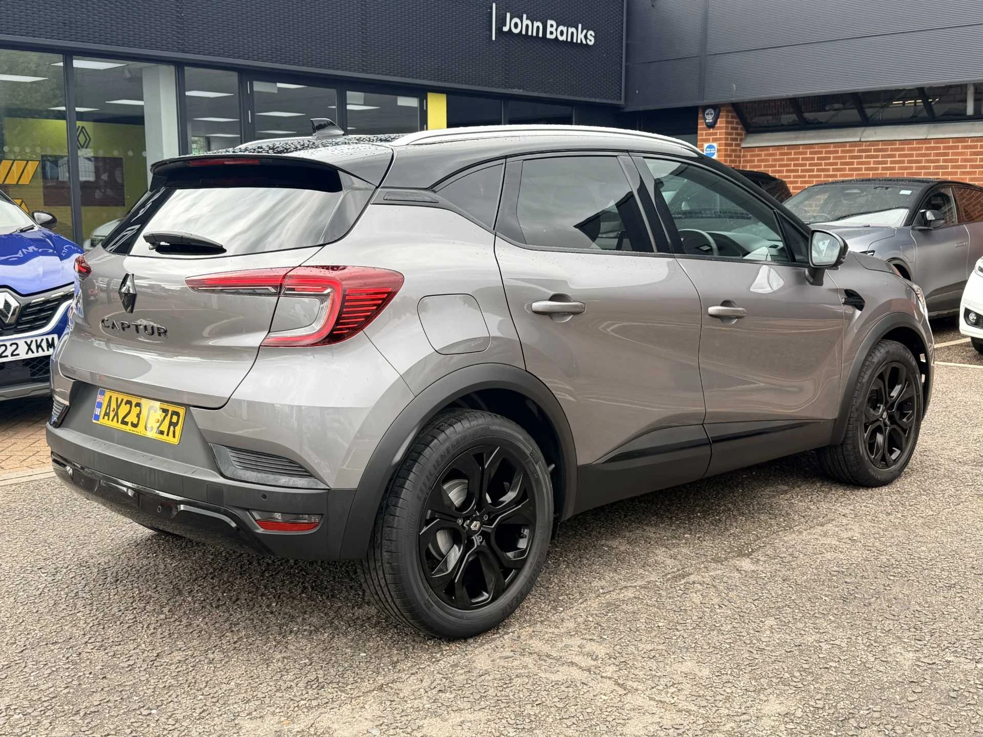 Vehicle image 4