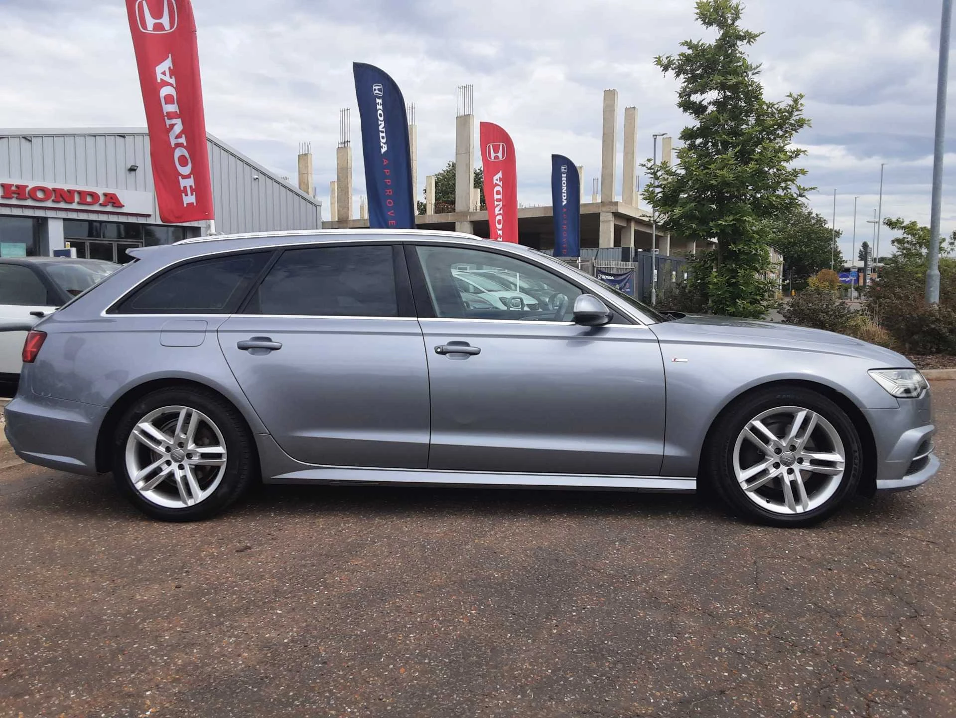 Vehicle image 3