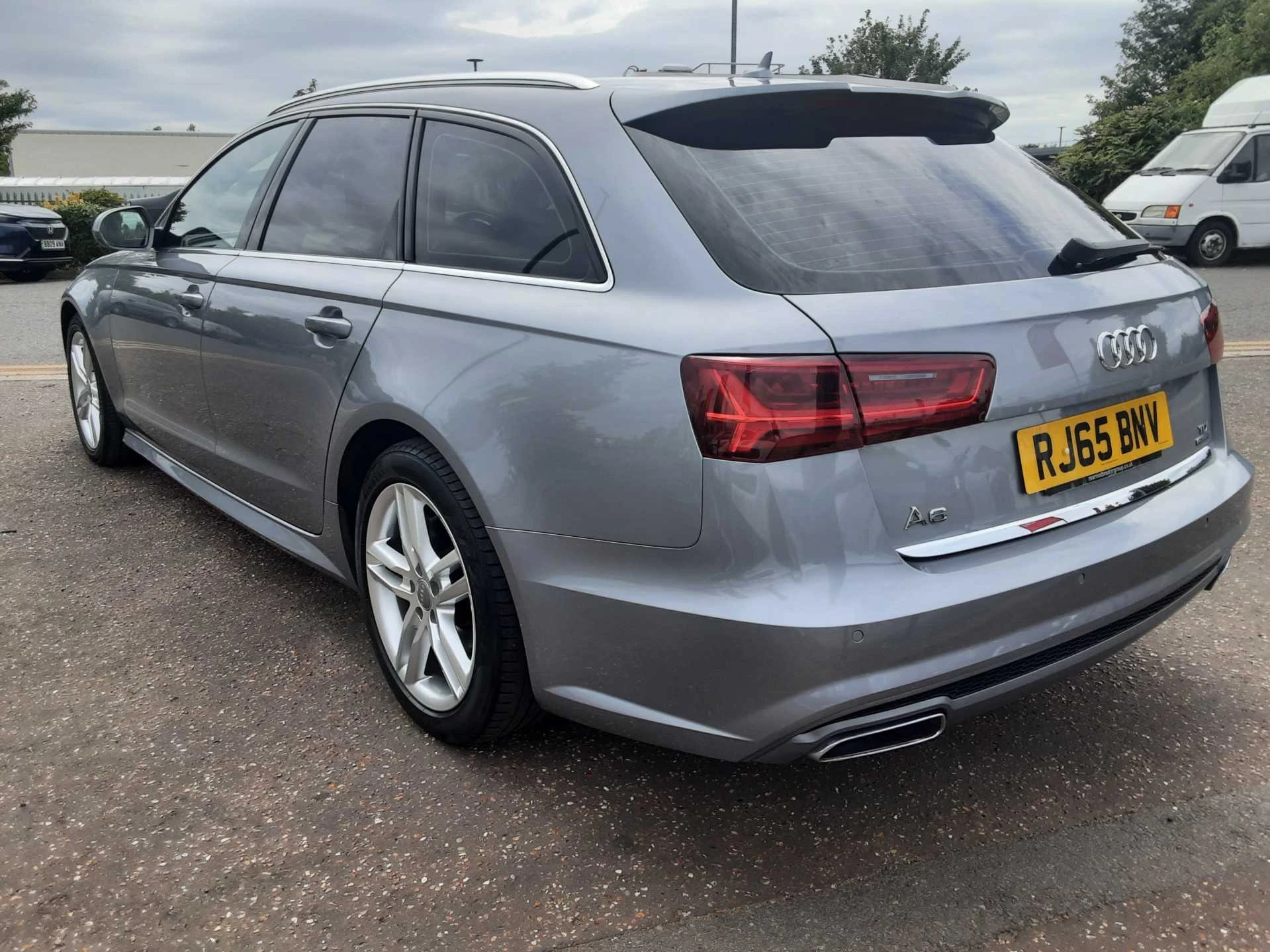 Vehicle image 7