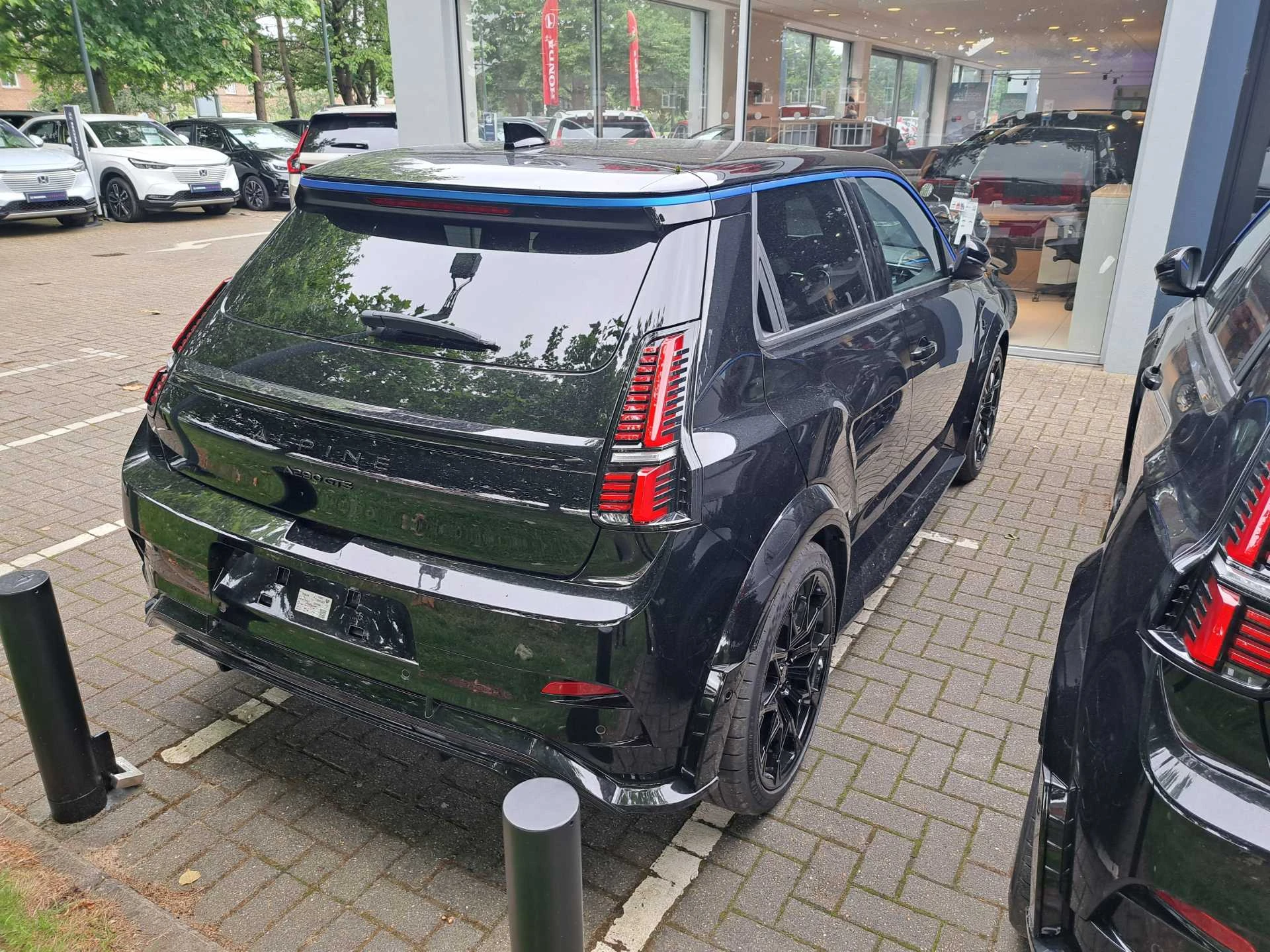 Vehicle image 5