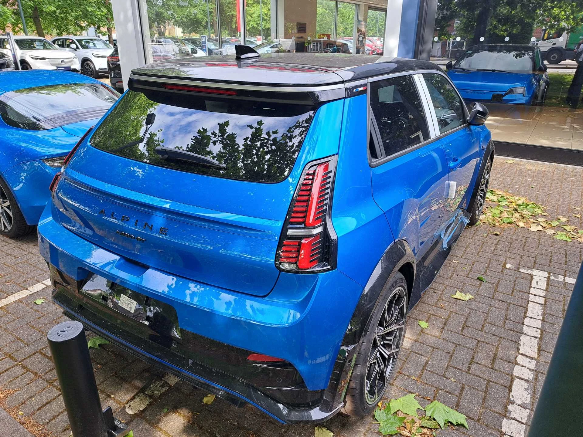 Vehicle image 4