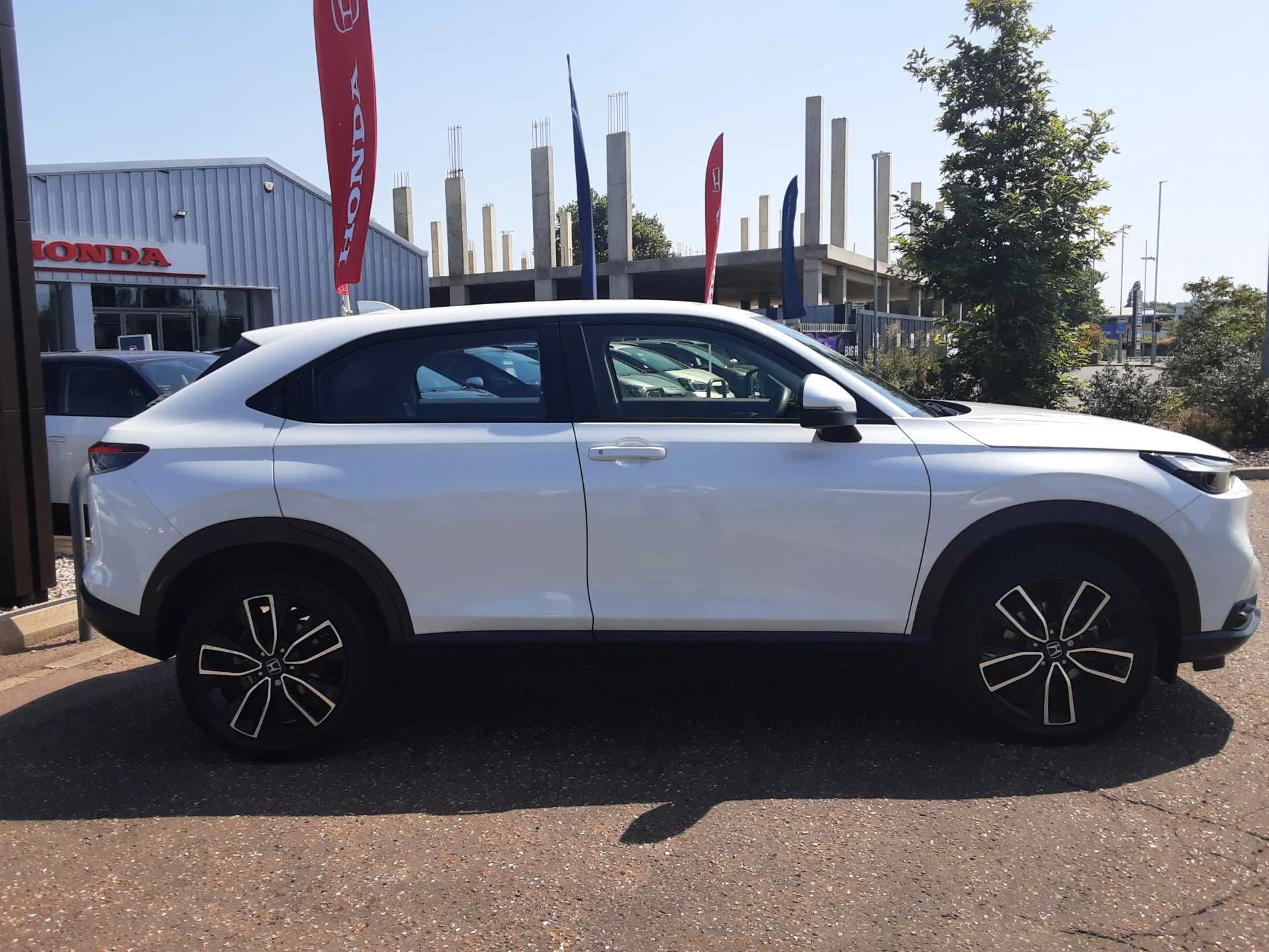 Vehicle image 4