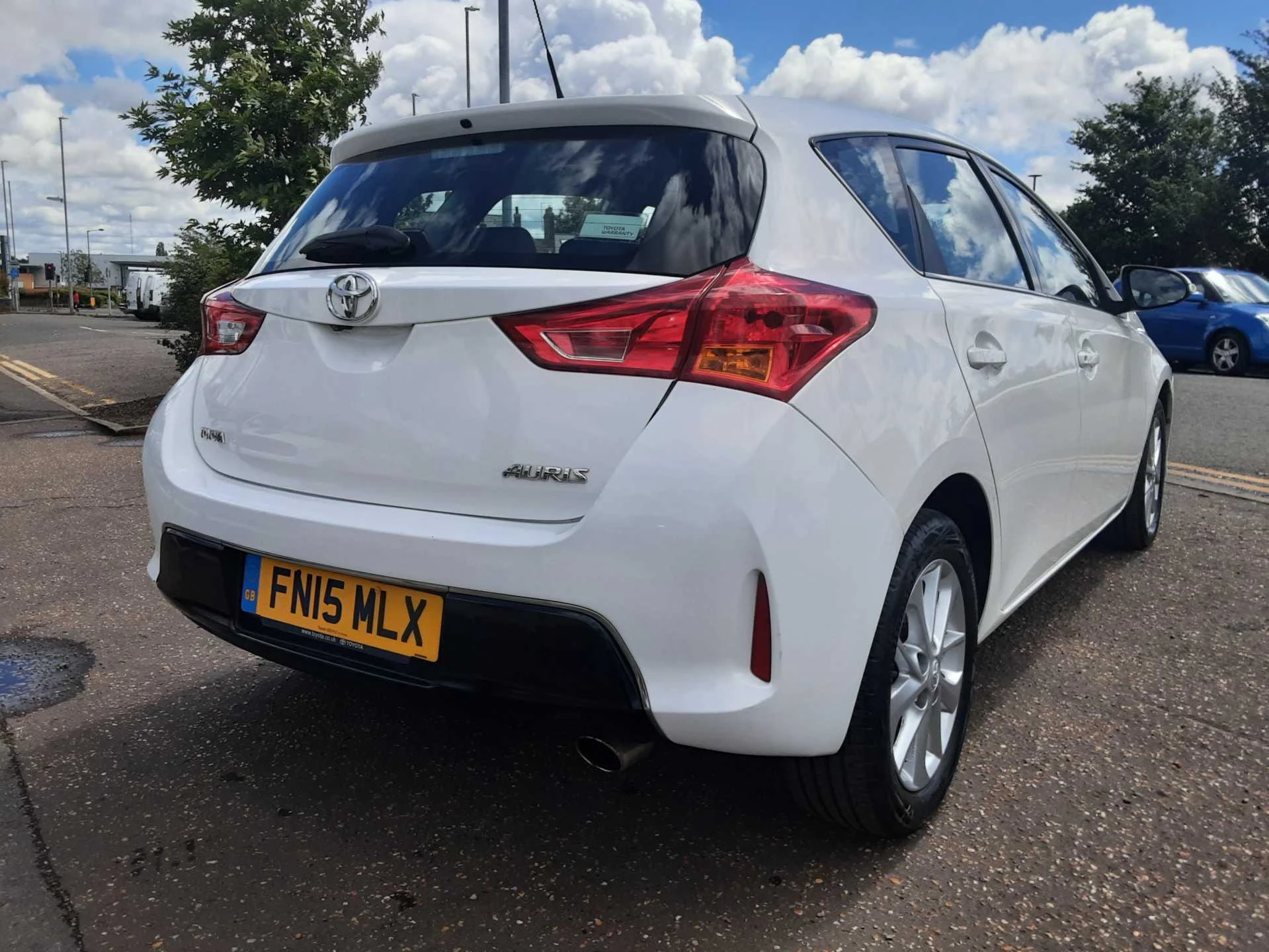 Vehicle image 5