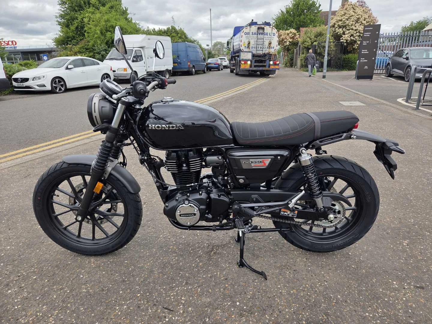 Vehicle image 6