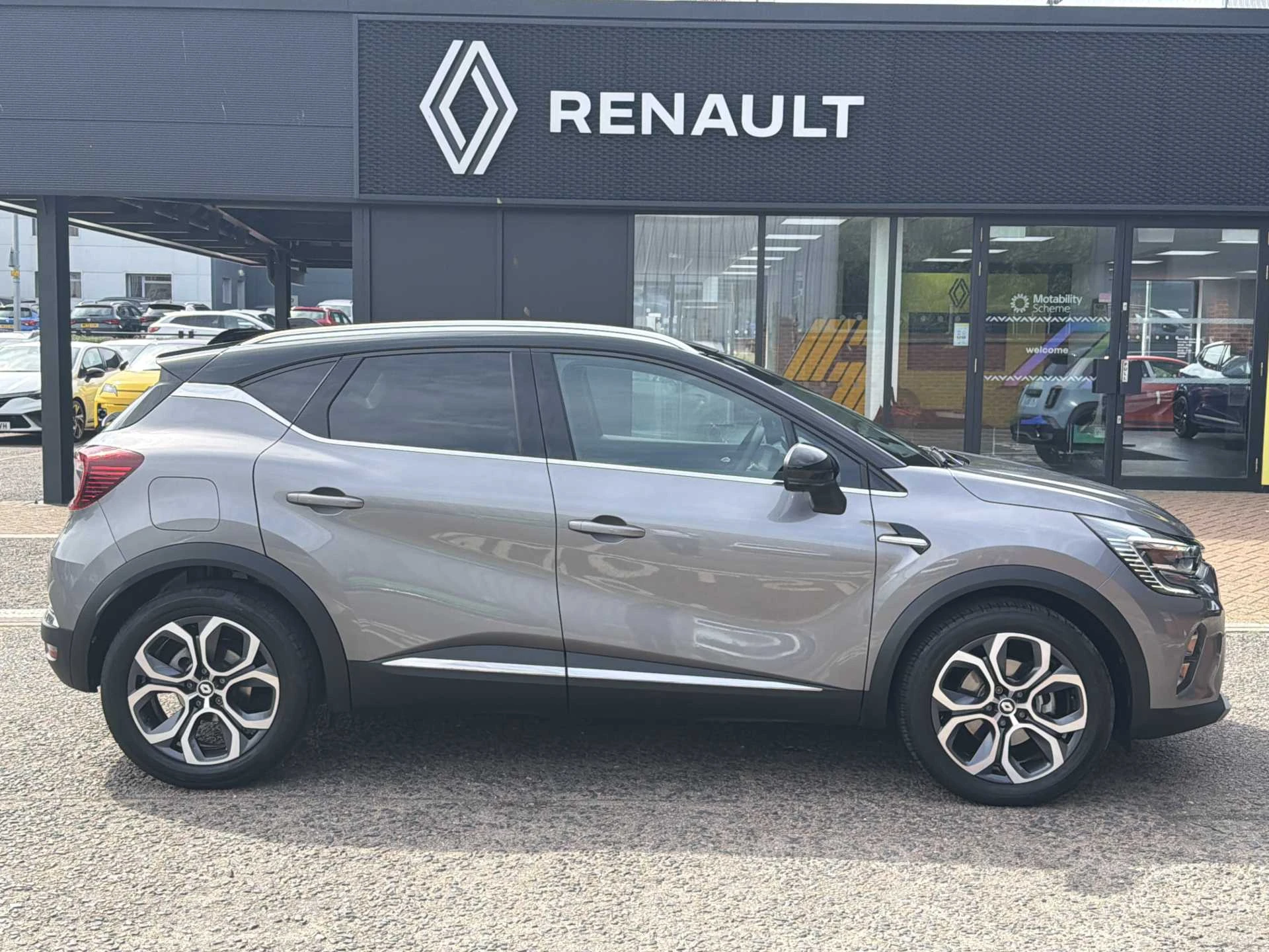 Vehicle image 5