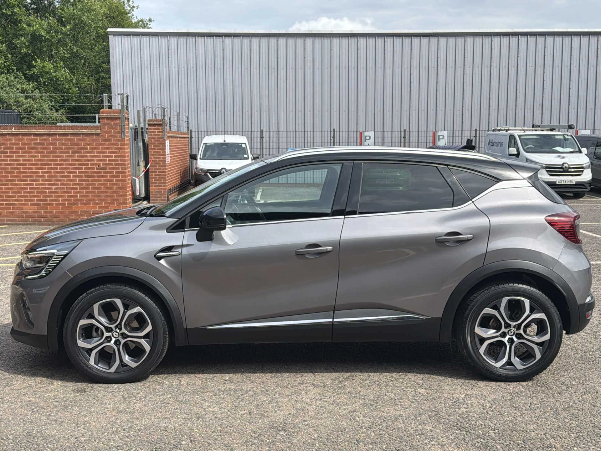 Vehicle image 7