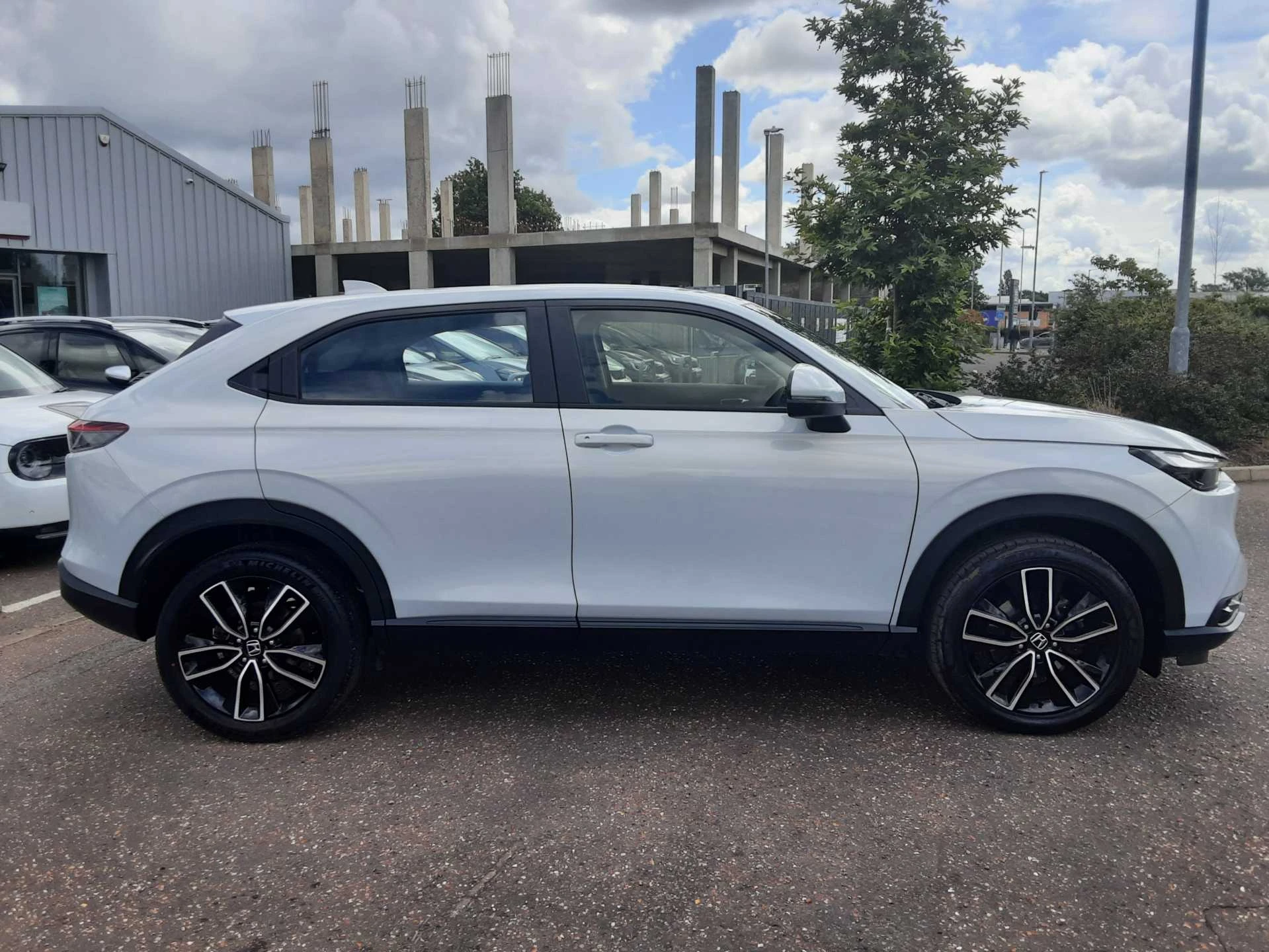Vehicle image 4