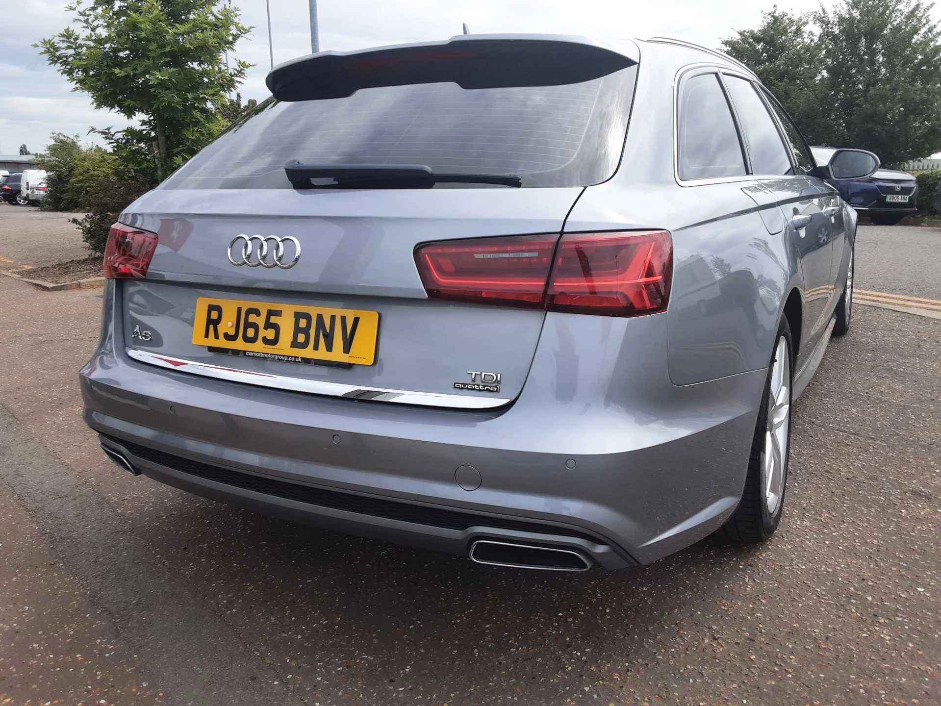 Vehicle image 5