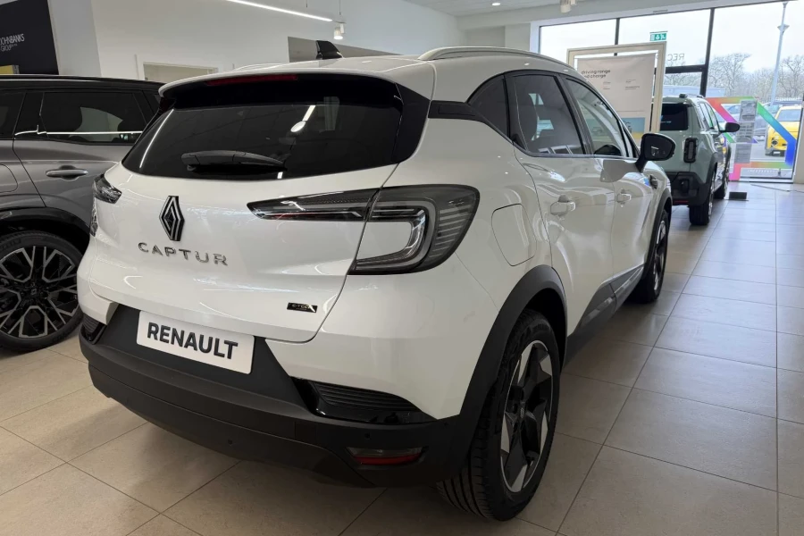 Vehicle Image - 3