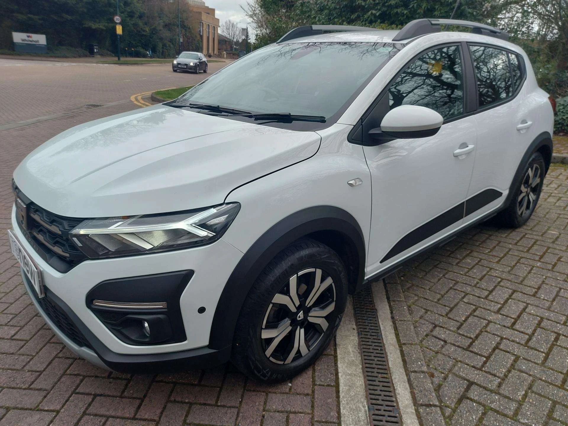 Vehicle image 3