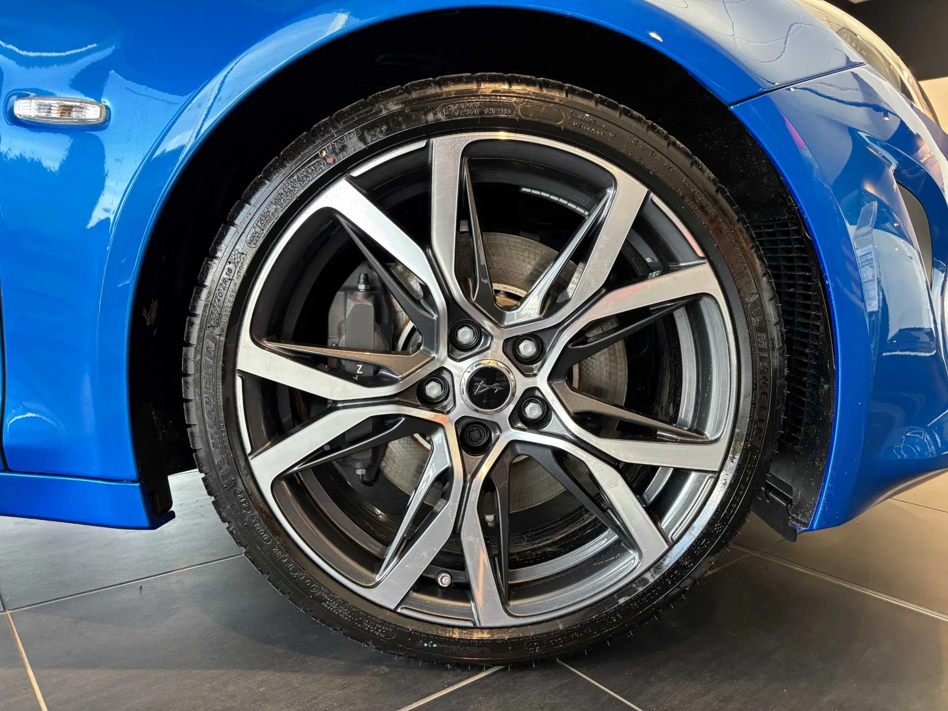 Vehicle image 7