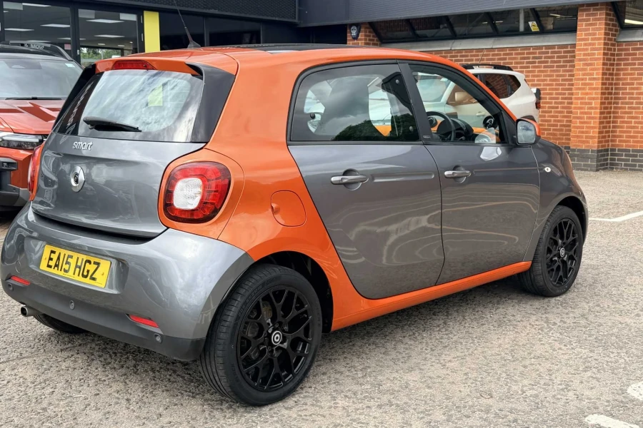 Vehicle Image - 3