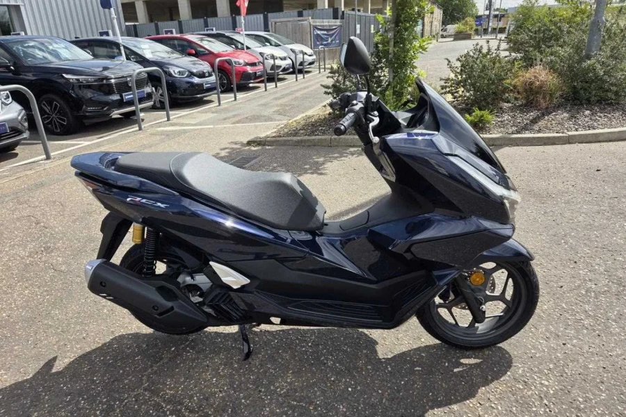 Vehicle Image - 1