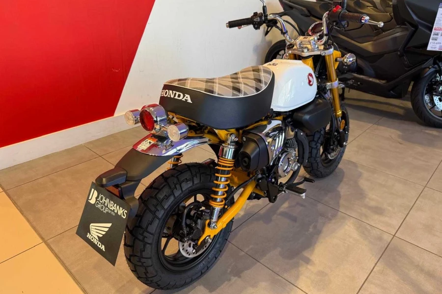 Vehicle Image - 2