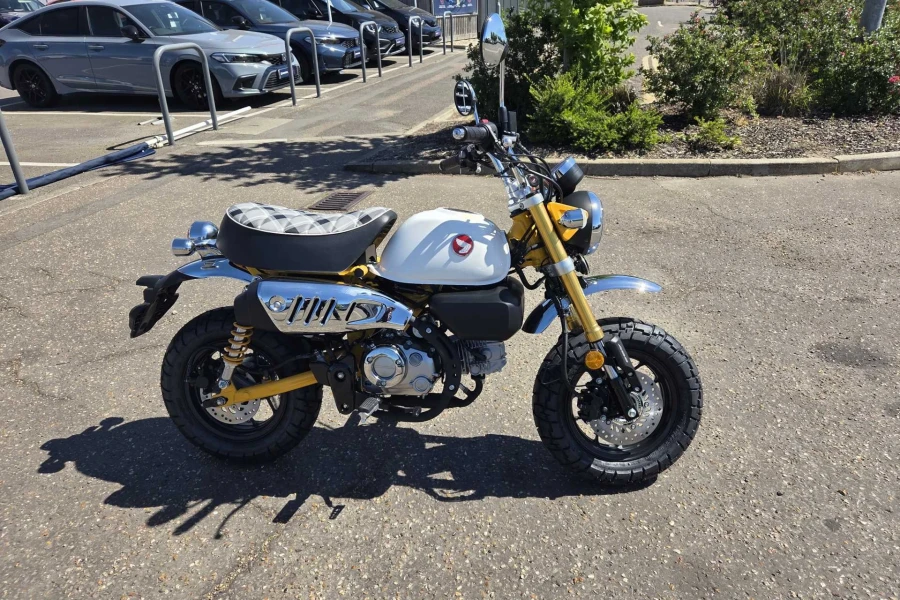 Vehicle Image - 1