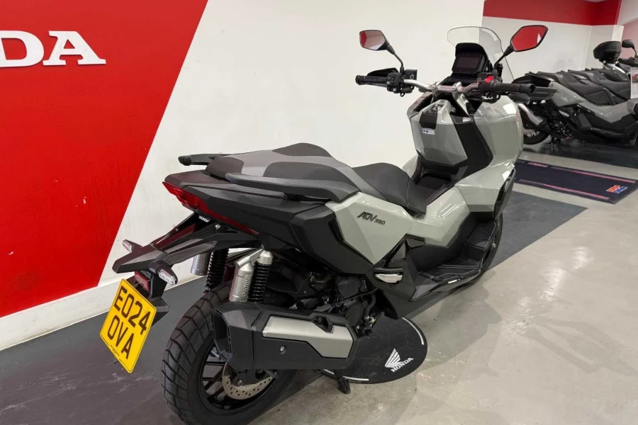 Vehicle Image - 2
