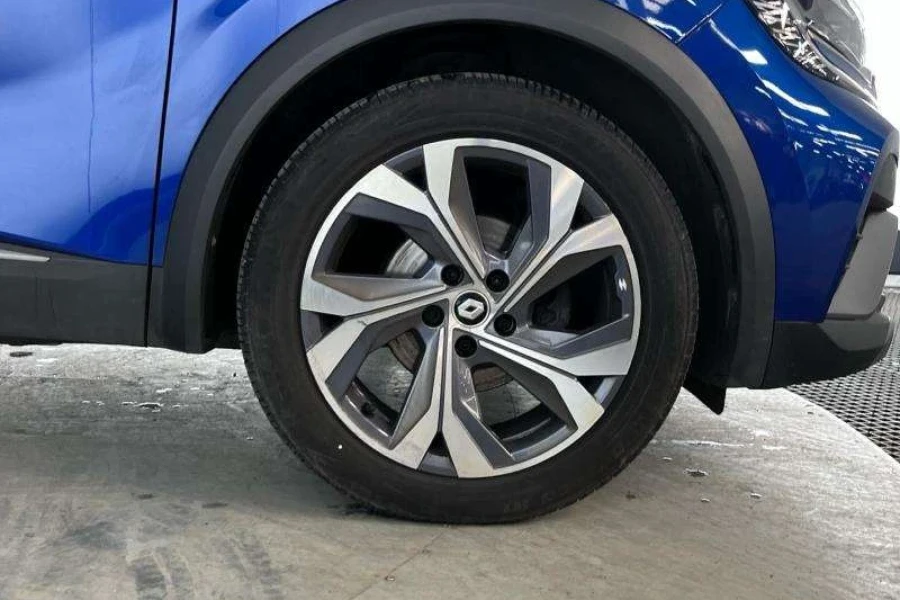 Vehicle Image - 2